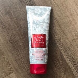 BATH & body works winter cherry blossom